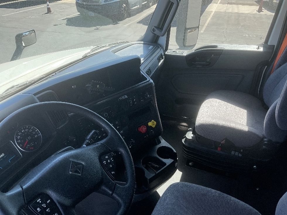 Sleeper Tractor-Heavy Duty Tractors-International-2023-LT625-Phoenix-AZ-497,361\n\t\tmiles-$ 61,000 - Image 10