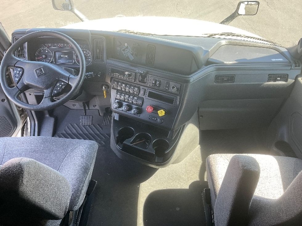 Sleeper Tractor-Heavy Duty Tractors-International-2023-LT625-Phoenix-AZ-497,361\n\t\tmiles-$ 61,000 - Image 12