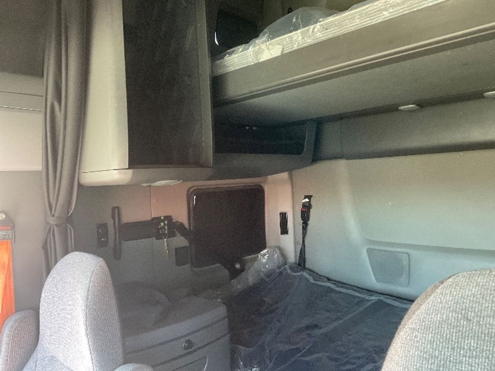 Sleeper Tractor-Heavy Duty Tractors-International-2023-LT625-Phoenix-AZ-497,361\n\t\tmiles-$ 61,000 - Image 19