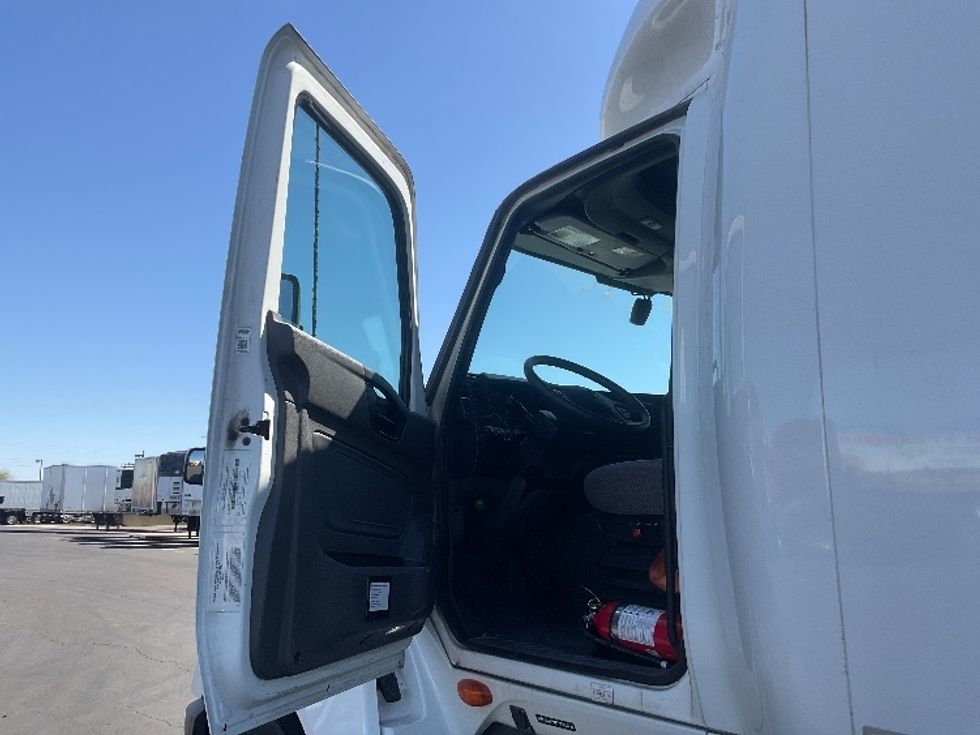 Sleeper Tractor-Heavy Duty Tractors-International-2023-LT625-Phoenix-AZ-497,361\n\t\tmiles-$ 61,000 - Image 9