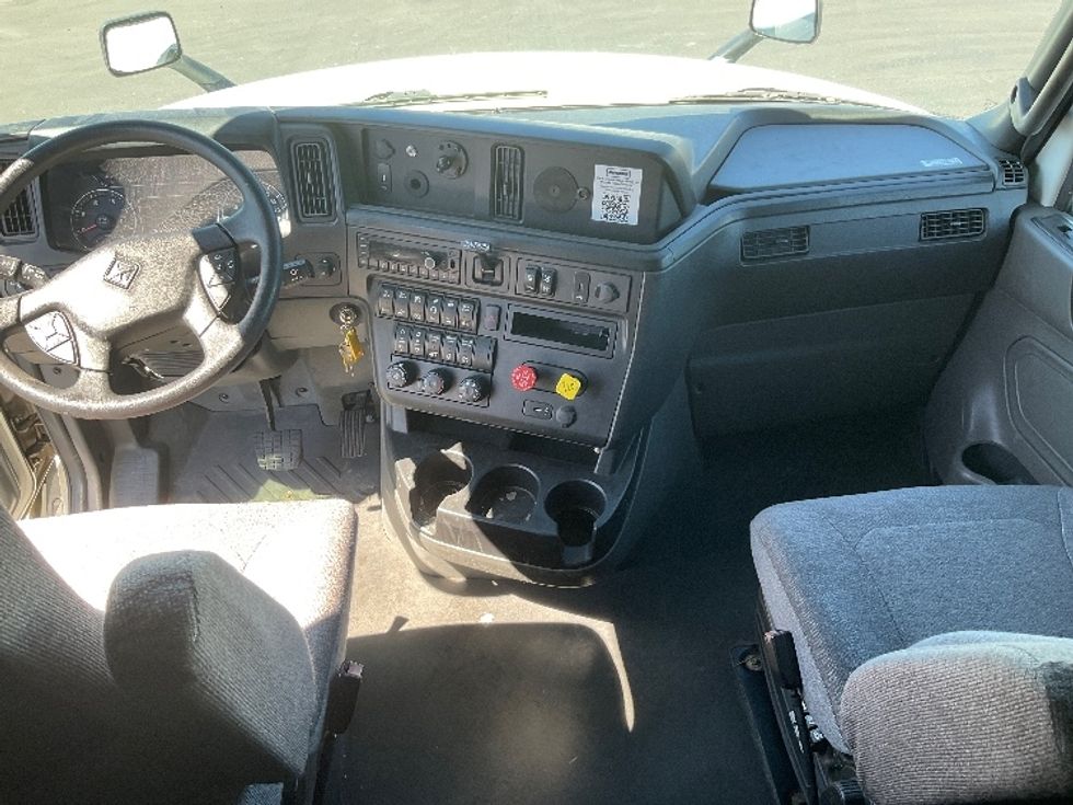 Sleeper Tractor-Heavy Duty Tractors-International-2023-LT625-Phoenix-AZ-593,358\n\t\tmiles-$ 51,000 - Image 12