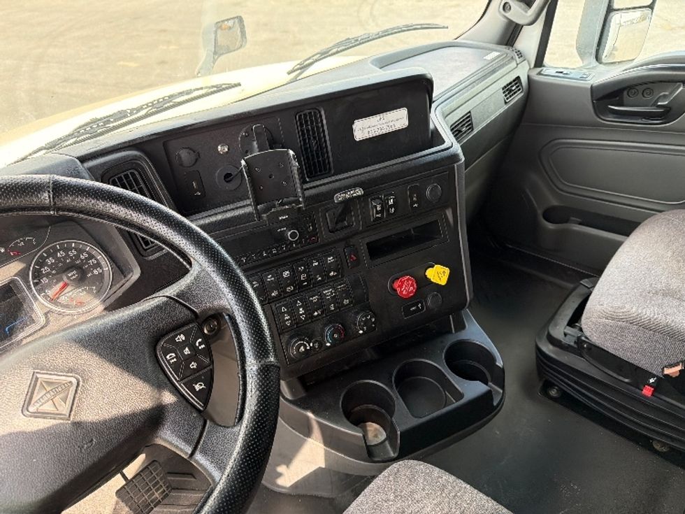 Sleeper Tractor-Heavy Duty Tractors-International-2023-LT625-Phoenix-AZ-596,765\n\t\tmiles-$ 51,750 - Image 12