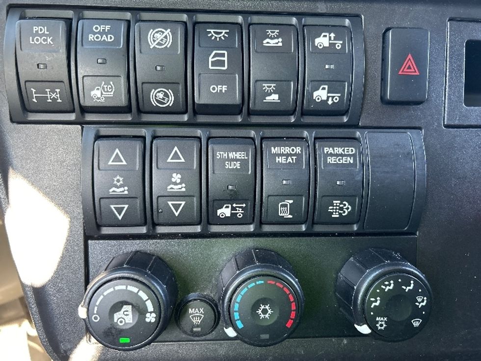 Sleeper Tractor-Heavy Duty Tractors-International-2023-LT625-Phoenix-AZ-627,777\n\t\tmiles-$ 47,250 - Image 23