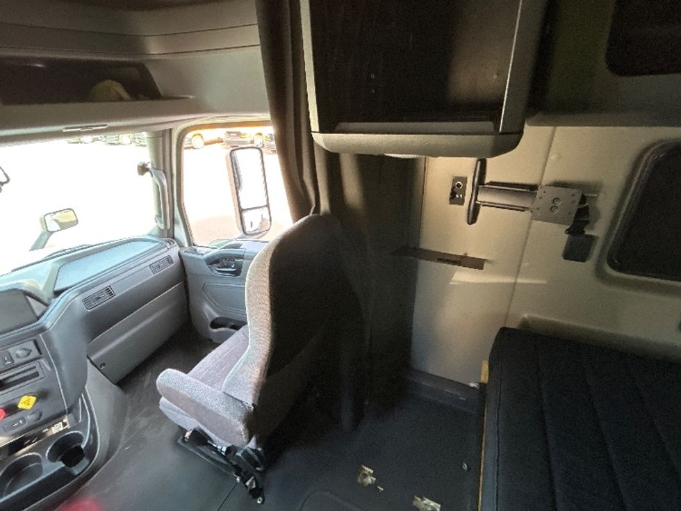 Sleeper Tractor-Heavy Duty Tractors-International-2023-LT625-Phoenix-AZ-650,189\n\t\tmiles-$ 45,000 - Image 19