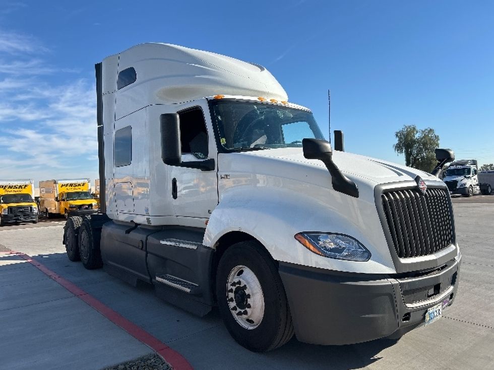 Sleeper Tractor-Heavy Duty Tractors-International-2023-LT625-Phoenix-AZ-662,203\n\t\tmiles-$ 43,750 - Image 1