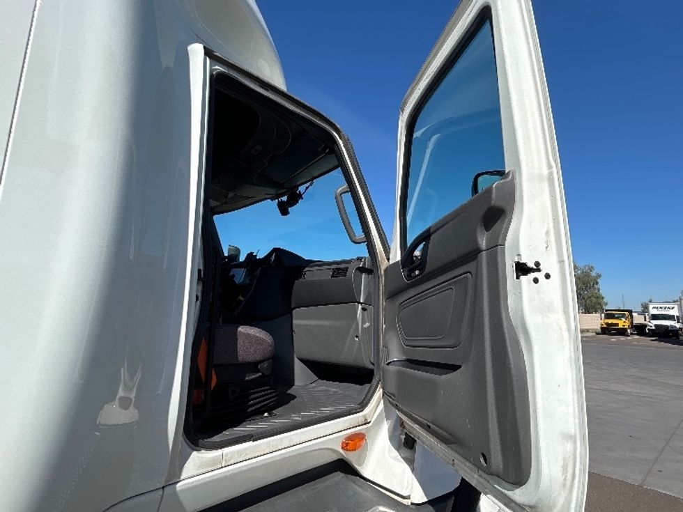 Sleeper Tractor-Heavy Duty Tractors-International-2023-LT625-Phoenix-AZ-671,561\n\t\tmiles-$ 42,750 - Image 13