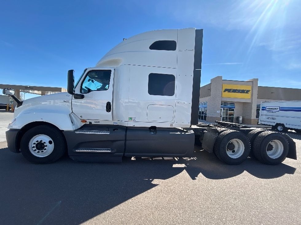 Sleeper Tractor-Heavy Duty Tractors-International-2023-LT625-Phoenix-AZ-671,561\n\t\tmiles-$ 42,750 - Image 4