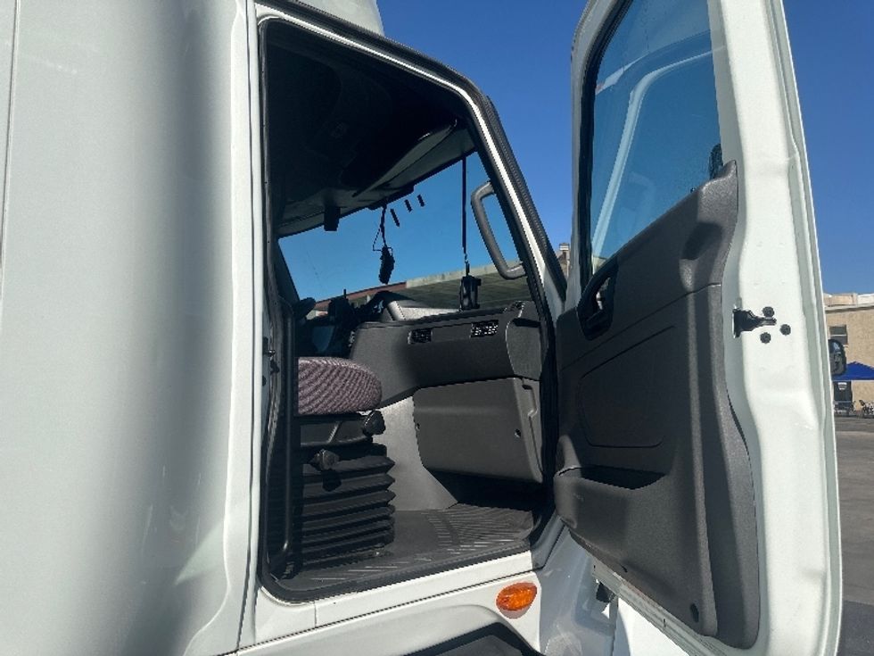 Sleeper Tractor-Heavy Duty Tractors-International-2023-LT625-Phoenix-AZ-673,744\n\t\tmiles-$ 42,500 - Image 13