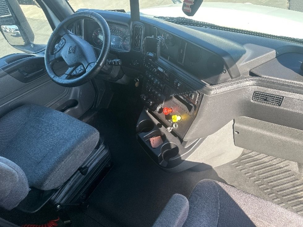 Sleeper Tractor-Heavy Duty Tractors-International-2023-LT625-Phoenix-AZ-673,744\n\t\tmiles-$ 42,500 - Image 15