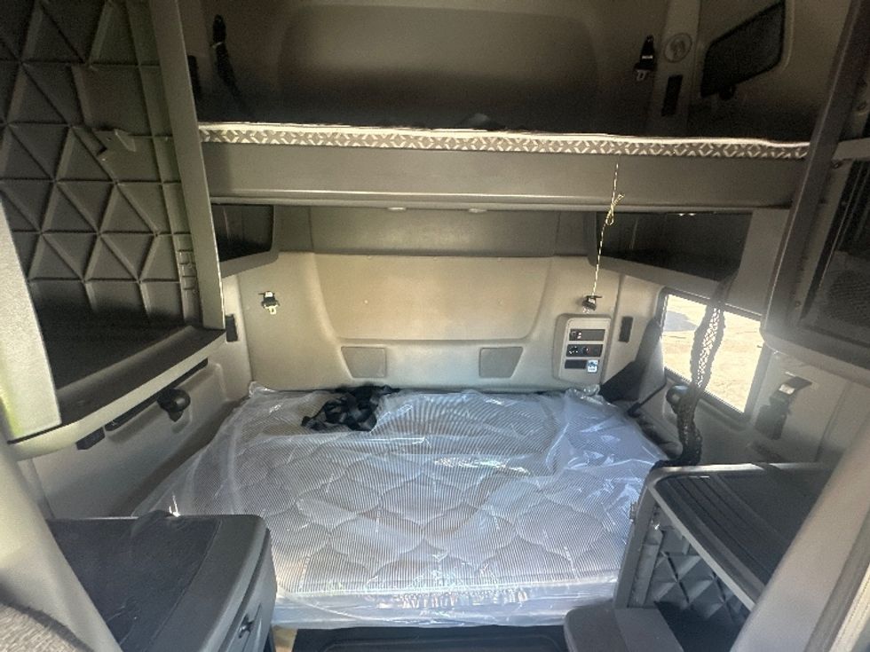 Sleeper Tractor-Heavy Duty Tractors-International-2023-LT625-Phoenix-AZ-673,744\n\t\tmiles-$ 42,500 - Image 16