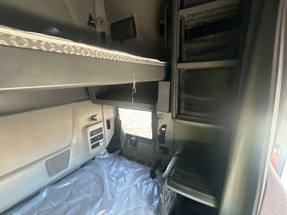 Sleeper Tractor-Heavy Duty Tractors-International-2023-LT625-Phoenix-AZ-673,744\n\t\tmiles-$ 42,500 - Image 18