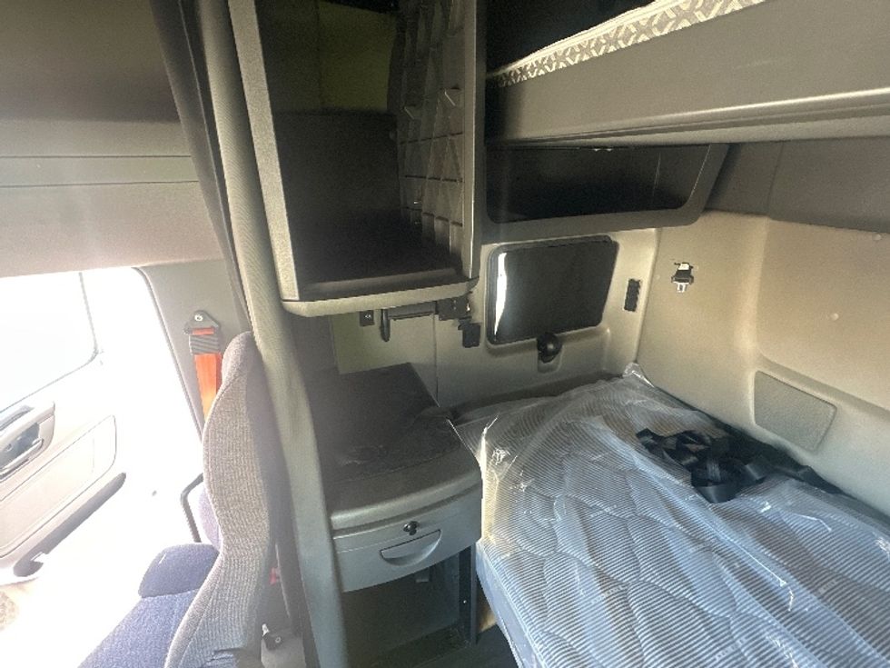 Sleeper Tractor-Heavy Duty Tractors-International-2023-LT625-Phoenix-AZ-673,744\n\t\tmiles-$ 42,500 - Image 19