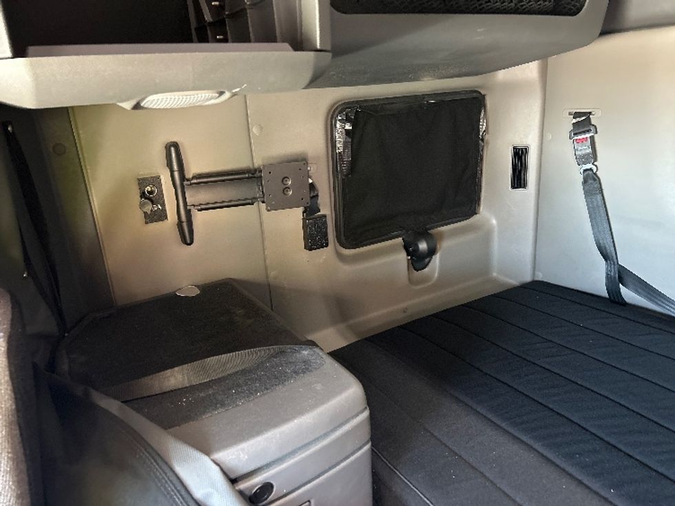 Sleeper Tractor-Heavy Duty Tractors-International-2023-LT625-Phoenix-AZ-674,064\n\t\tmiles-$ 42,500 - Image 19