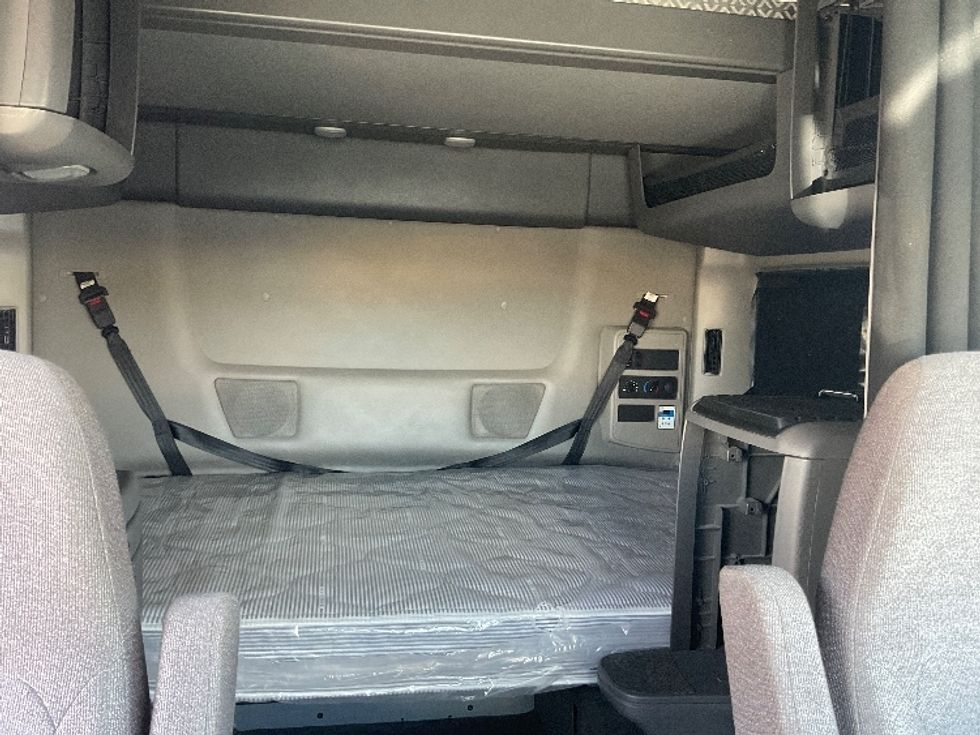 Sleeper Tractor-Heavy Duty Tractors-International-2023-LT625-Phoenix-AZ-674,852\n\t\tmiles-$ 43,500 - Image 16