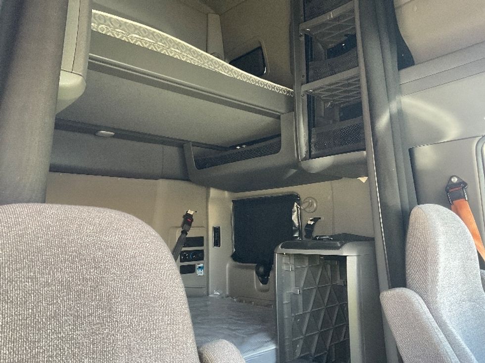 Sleeper Tractor-Heavy Duty Tractors-International-2023-LT625-Phoenix-AZ-674,852\n\t\tmiles-$ 43,500 - Image 18