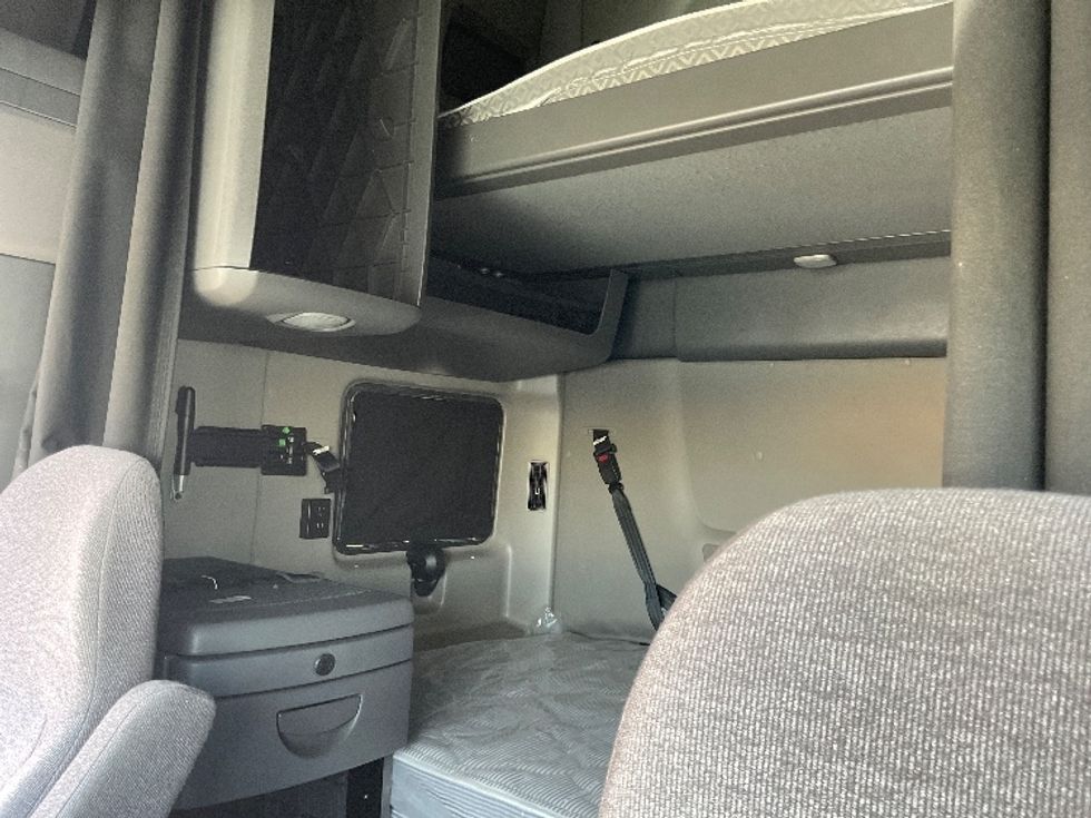 Sleeper Tractor-Heavy Duty Tractors-International-2023-LT625-Phoenix-AZ-674,852\n\t\tmiles-$ 43,500 - Image 19