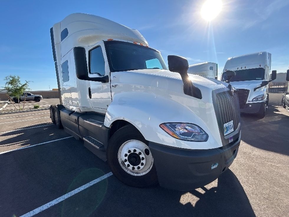 Sleeper Tractor-Heavy Duty Tractors-International-2023-LT625-Phoenix-AZ-686,201\n\t\tmiles-$ 41,250 - Image 1