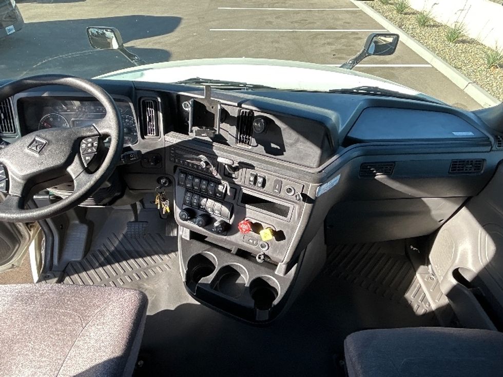 Sleeper Tractor-Heavy Duty Tractors-International-2023-LT625-Phoenix-AZ-686,201\n\t\tmiles-$ 41,250 - Image 12