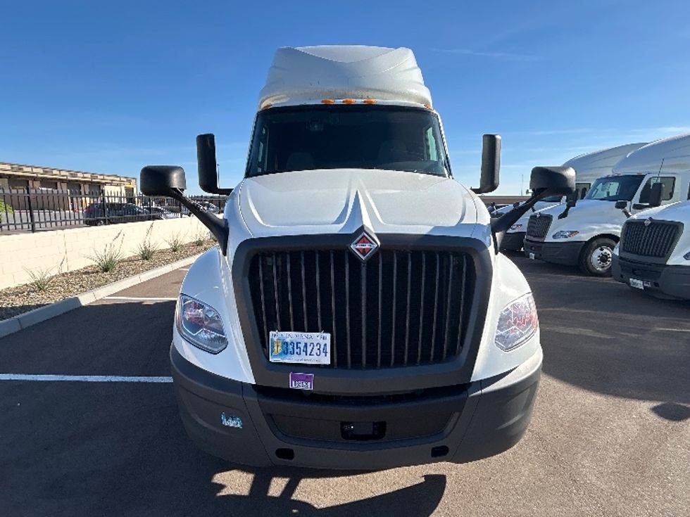 Sleeper Tractor-Heavy Duty Tractors-International-2023-LT625-Phoenix-AZ-686,201\n\t\tmiles-$ 41,250 - Image 2