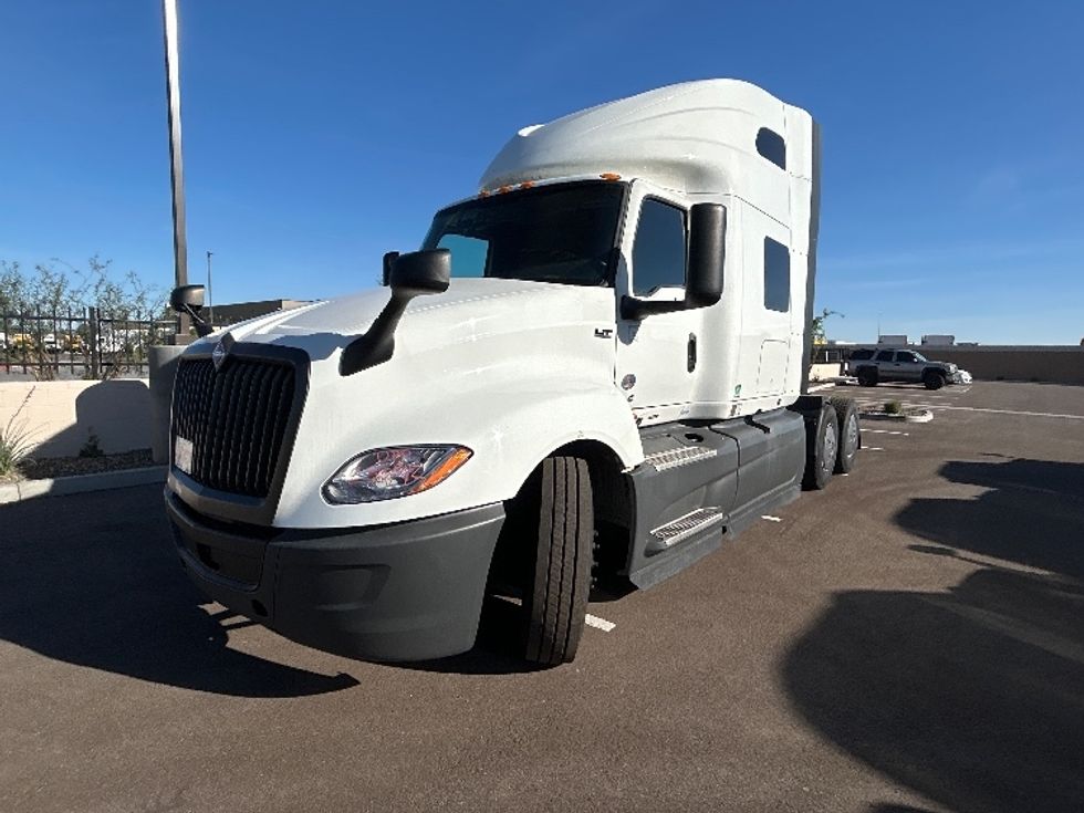 Sleeper Tractor-Heavy Duty Tractors-International-2023-LT625-Phoenix-AZ-686,201\n\t\tmiles-$ 41,250 - Image 3