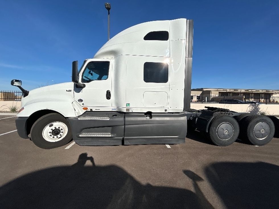Sleeper Tractor-Heavy Duty Tractors-International-2023-LT625-Phoenix-AZ-686,201\n\t\tmiles-$ 41,250 - Image 4