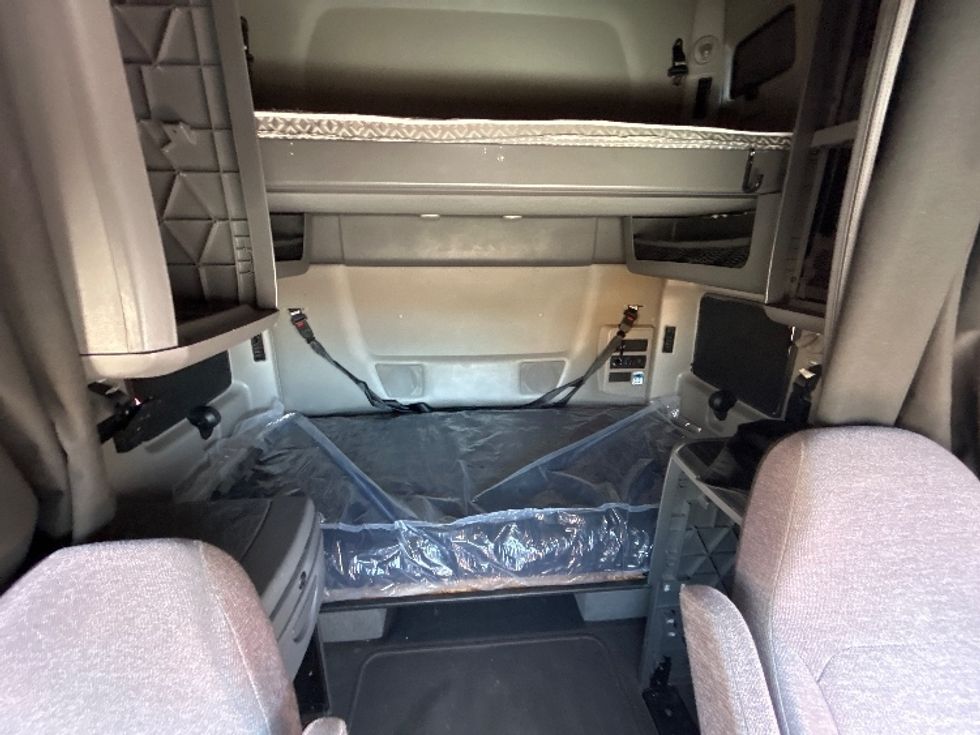 Sleeper Tractor-Heavy Duty Tractors-International-2023-LT625-Phoenix-AZ-698,163\n\t\tmiles-$ 40,000 - Image 16