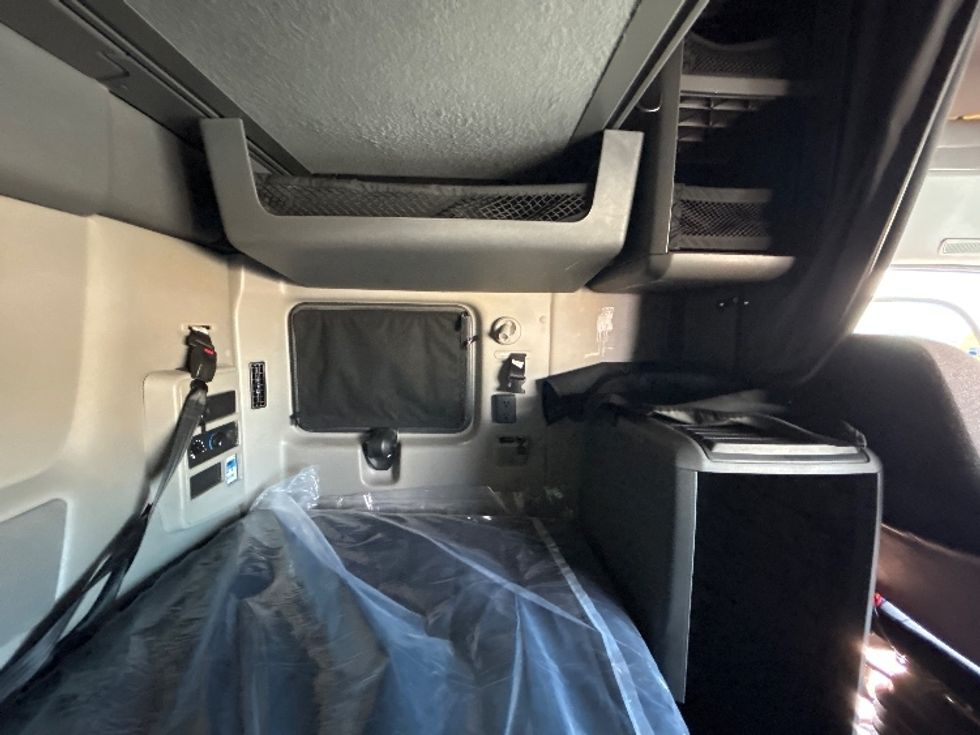 Sleeper Tractor-Heavy Duty Tractors-International-2023-LT625-Phoenix-AZ-698,163\n\t\tmiles-$ 40,000 - Image 18