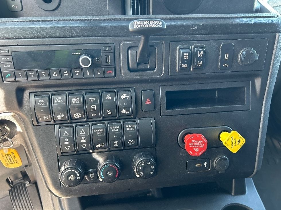 Sleeper Tractor-Heavy Duty Tractors-International-2023-LT625-Phoenix-AZ-698,163\n\t\tmiles-$ 40,000 - Image 22