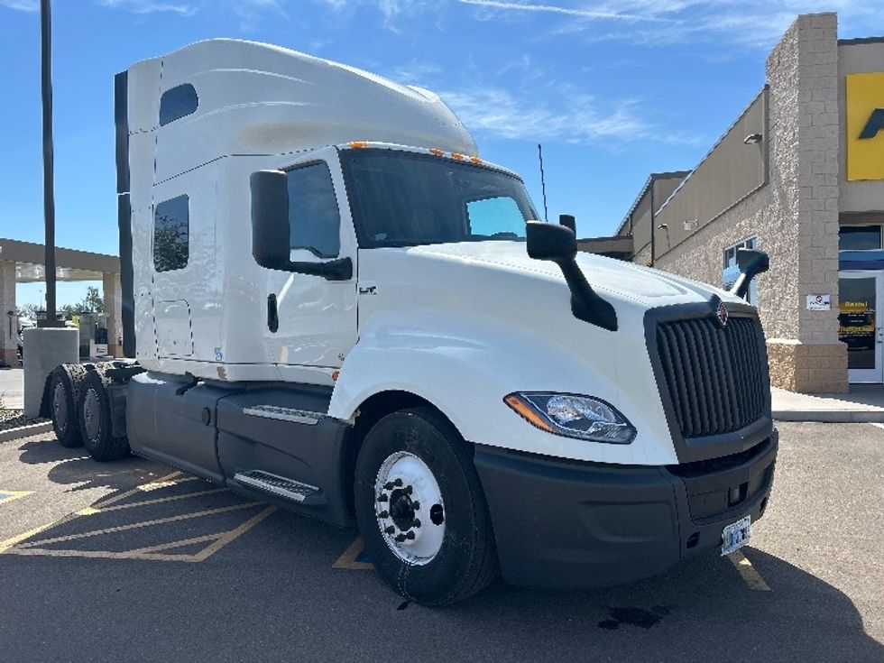 Sleeper Tractor-Heavy Duty Tractors-International-2023-LT625-Phoenix-AZ-700,541\n\t\tmiles-$ 39,750 - Image 1