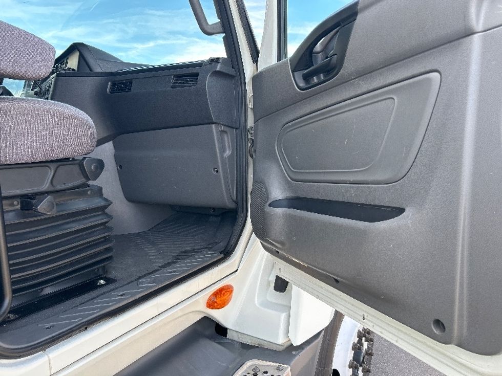 Sleeper Tractor-Heavy Duty Tractors-International-2023-LT625-Phoenix-AZ-700,541\n\t\tmiles-$ 39,750 - Image 13