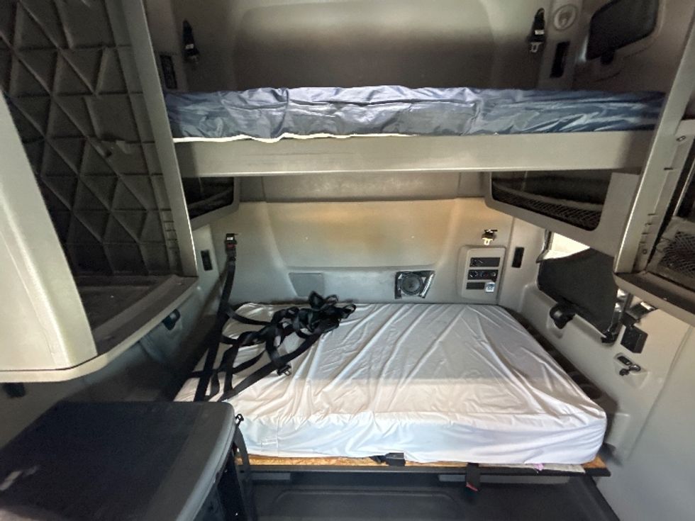 Sleeper Tractor-Heavy Duty Tractors-International-2023-LT625-Phoenix-AZ-700,541\n\t\tmiles-$ 39,750 - Image 16