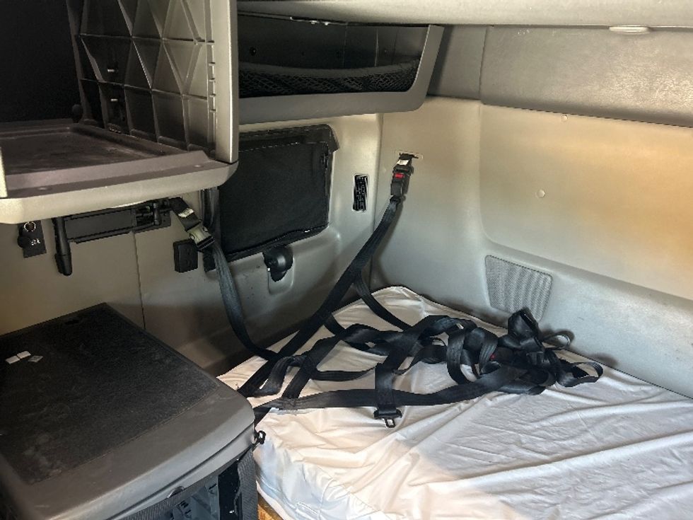 Sleeper Tractor-Heavy Duty Tractors-International-2023-LT625-Phoenix-AZ-700,541\n\t\tmiles-$ 39,750 - Image 19