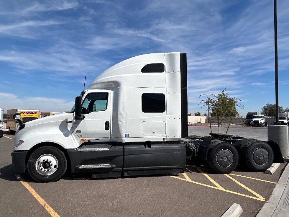 Sleeper Tractor-Heavy Duty Tractors-International-2023-LT625-Phoenix-AZ-700,541\n\t\tmiles-$ 39,750 - Image 4