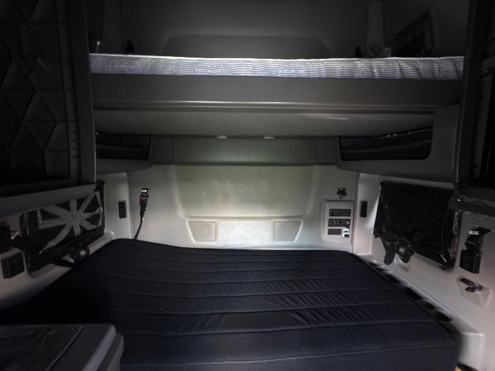 Sleeper Tractor-Heavy Duty Tractors-International-2023-LT625-Phoenix-AZ-702,115\n\t\tmiles-$ 40,750 - Image 16