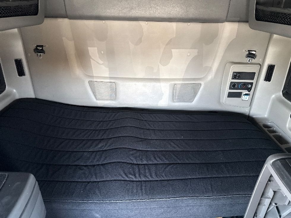 Sleeper Tractor-Heavy Duty Tractors-International-2023-LT625-Phoenix-AZ-721,046\n\t\tmiles-$ 37,500 - Image 16