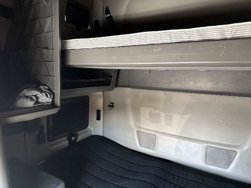 Sleeper Tractor-Heavy Duty Tractors-International-2023-LT625-Phoenix-AZ-721,046\n\t\tmiles-$ 37,500 - Image 19