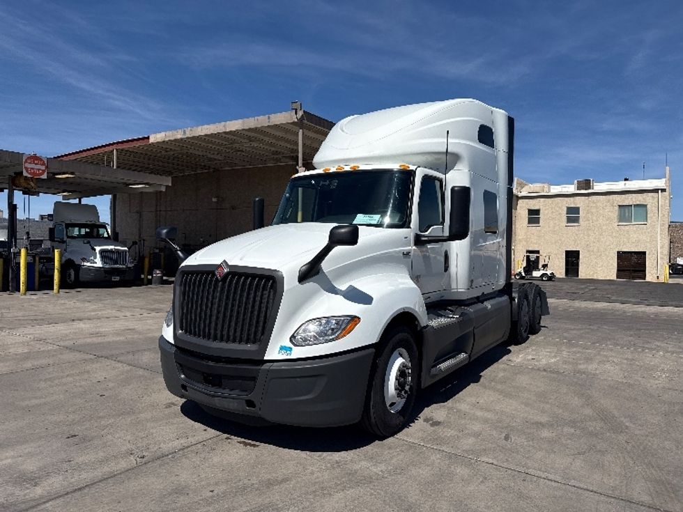 Sleeper Tractor-Heavy Duty Tractors-International-2023-LT625-Phoenix-AZ-721,046\n\t\tmiles-$ 37,500 - Image 3