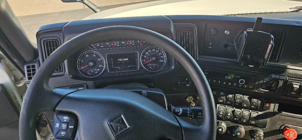 Sleeper Tractor-Heavy Duty Tractors-International-2023-LT625-Phoenix-AZ-727,461\n\t\tmiles-$ 36,750 - Image 11