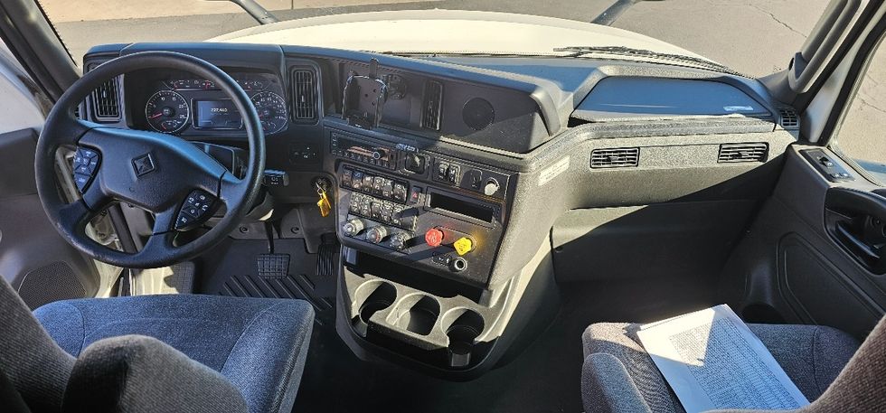 Sleeper Tractor-Heavy Duty Tractors-International-2023-LT625-Phoenix-AZ-727,461\n\t\tmiles-$ 36,750 - Image 12