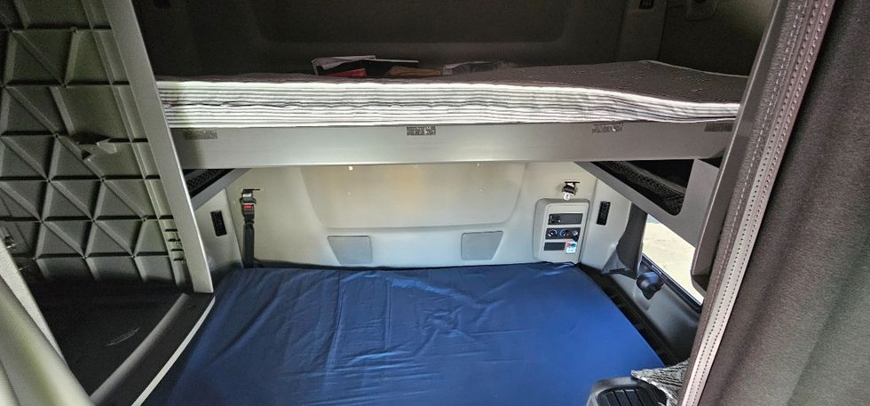 Sleeper Tractor-Heavy Duty Tractors-International-2023-LT625-Phoenix-AZ-727,461\n\t\tmiles-$ 36,750 - Image 17