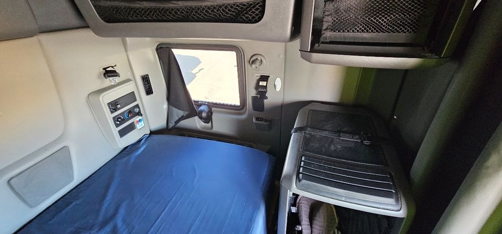 Sleeper Tractor-Heavy Duty Tractors-International-2023-LT625-Phoenix-AZ-727,461\n\t\tmiles-$ 36,750 - Image 18