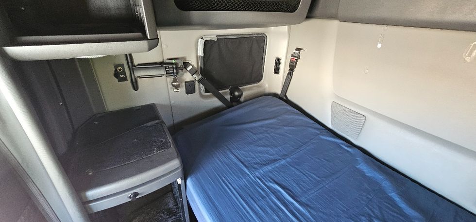 Sleeper Tractor-Heavy Duty Tractors-International-2023-LT625-Phoenix-AZ-727,461\n\t\tmiles-$ 36,750 - Image 19