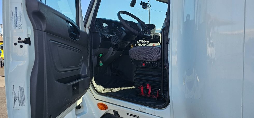 Sleeper Tractor-Heavy Duty Tractors-International-2023-LT625-Phoenix-AZ-727,461\n\t\tmiles-$ 36,750 - Image 9