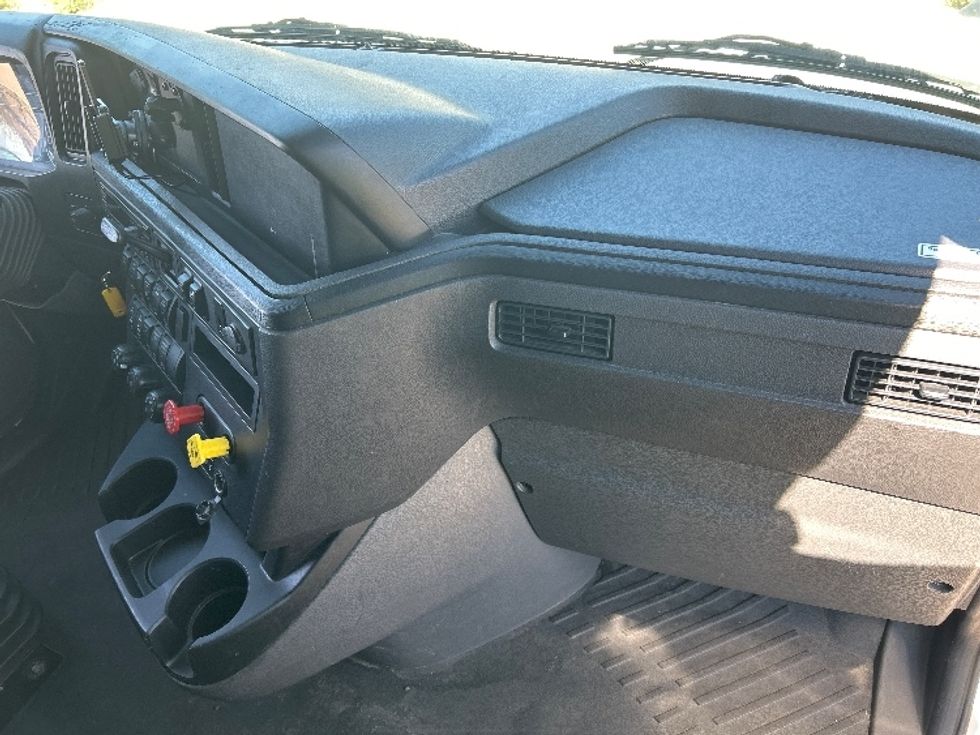 Sleeper Tractor-Heavy Duty Tractors-International-2023-LT625-Phoenix-AZ-734,571\n\t\tmiles-$ 36,000 - Image 15