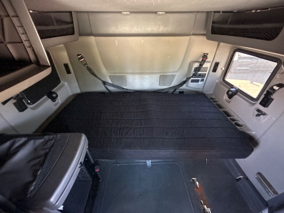 Sleeper Tractor-Heavy Duty Tractors-International-2023-LT625-Phoenix-AZ-734,571\n\t\tmiles-$ 36,000 - Image 16