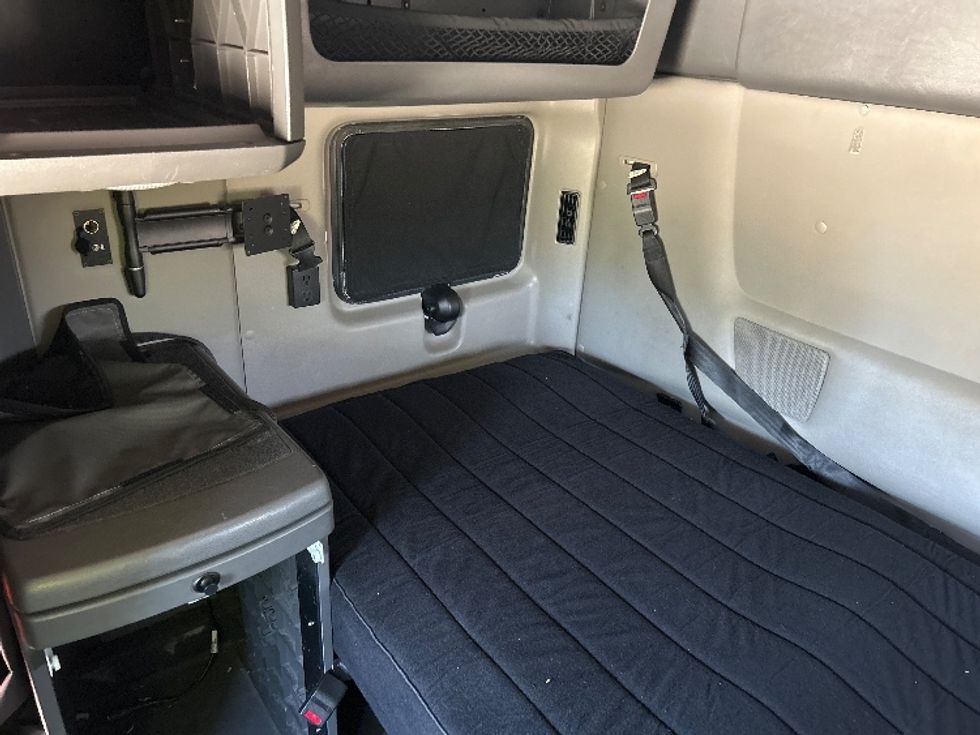 Sleeper Tractor-Heavy Duty Tractors-International-2023-LT625-Phoenix-AZ-734,571\n\t\tmiles-$ 36,000 - Image 19