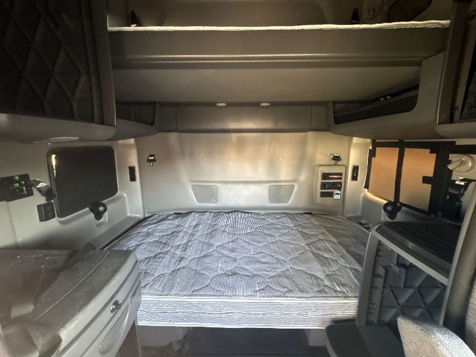 Sleeper Tractor-Heavy Duty Tractors-International-2023-LT625-Phoenix-AZ-746,970\n\t\tmiles-$ 34,750 - Image 15