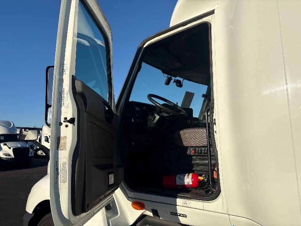 Sleeper Tractor-Heavy Duty Tractors-International-2023-LT625-Phoenix-AZ-746,970\n\t\tmiles-$ 34,750 - Image 9