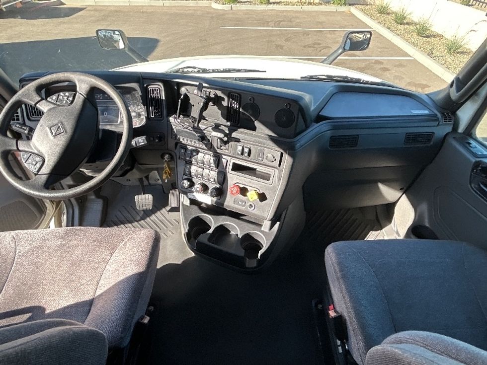 Sleeper Tractor-Heavy Duty Tractors-International-2023-LT625-Phoenix-AZ-750,485\n\t\tmiles-$ 34,500 - Image 12