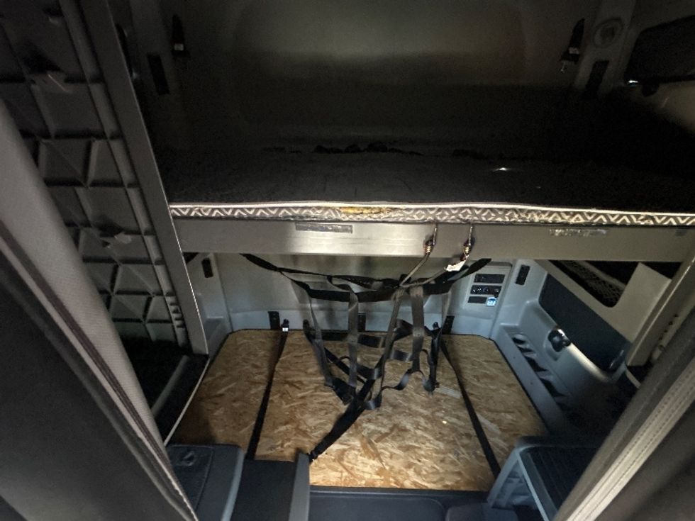 Sleeper Tractor-Heavy Duty Tractors-International-2023-LT625-Phoenix-AZ-750,485\n\t\tmiles-$ 34,500 - Image 16